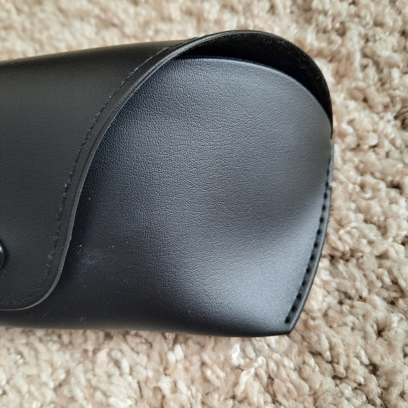 Ray-Ban black snap closure glasses/sunglasses case - Picture 4 of 8
